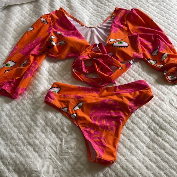 Bikini - Picture 2 of 4